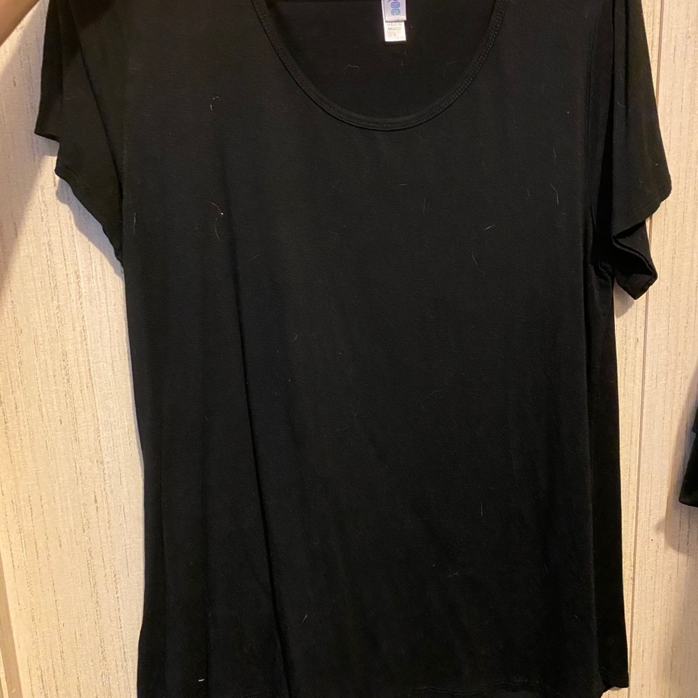 Black Lularoe top